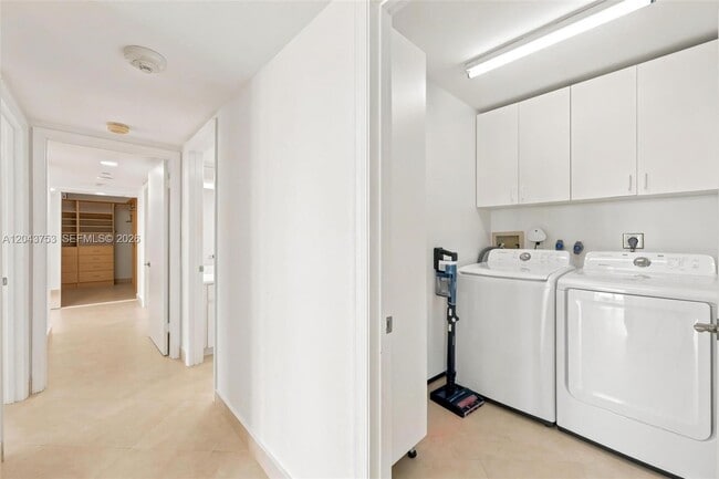 Building Photo - 16485 Collins Ave