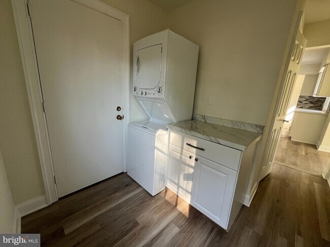 Building Photo - 115 Carrie Ln