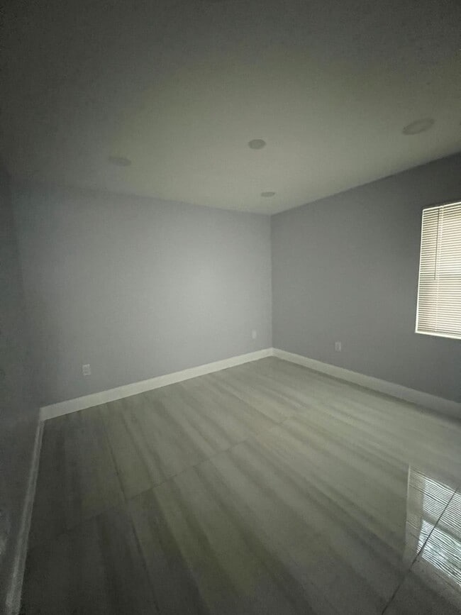 Building Photo - Corner Townehome 3Bed /2Bath