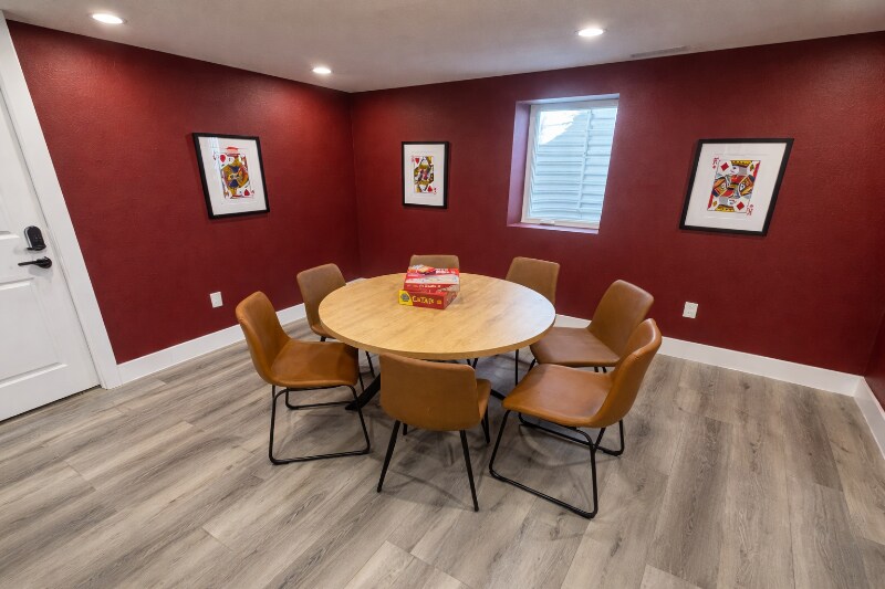 Building Photo - 11000 Larry Dr