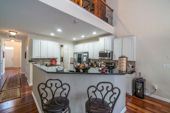 Building Photo - Luxury Golf Course Town Home with Master Suite on Main Level