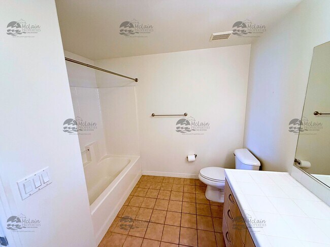Building Photo - Top Floor 2BD/2BA Condo