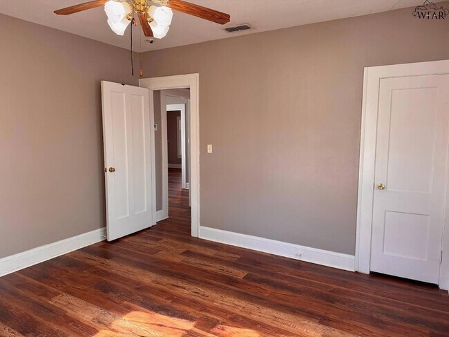 Building Photo - 1710 Monroe St