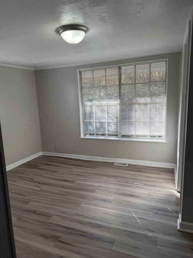 Building Photo - 132 Heather Ln NW