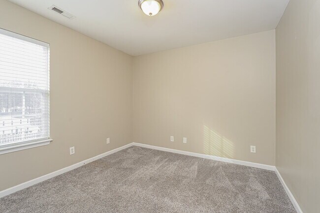 Building Photo - 5624 Fairway Forest Dr