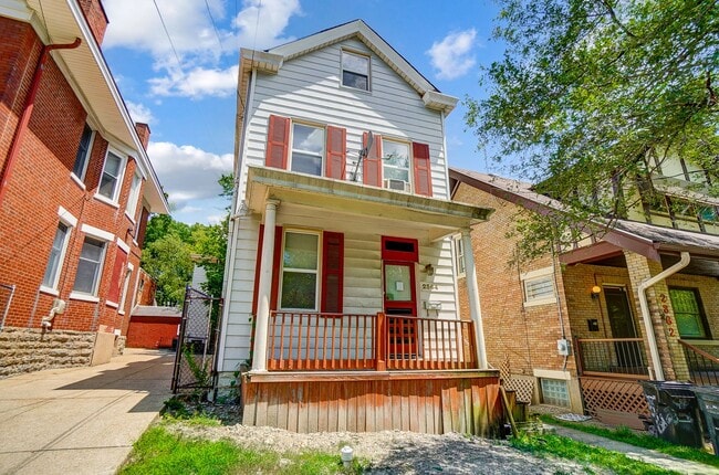 Primary Photo - Four Bedroom Near UC for 2026-2027!