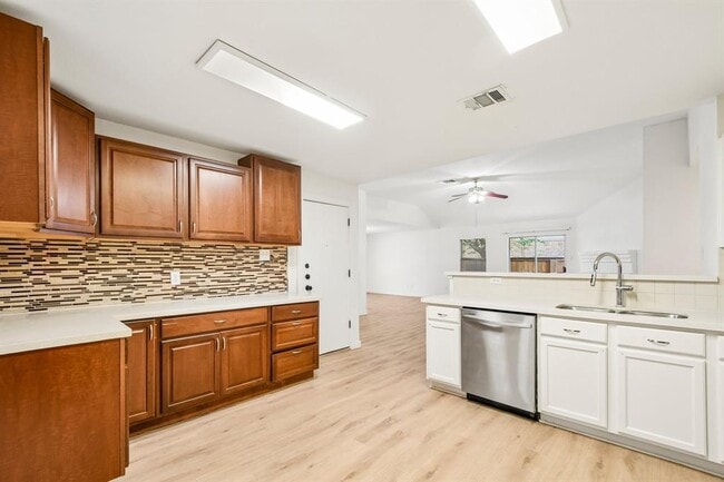 Building Photo - 121 Orion Cove