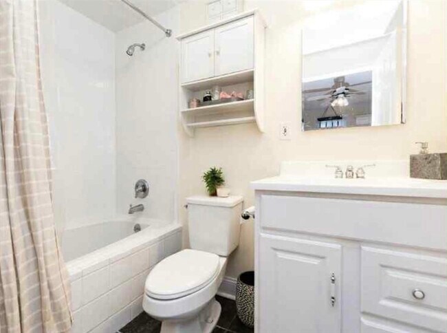 Building Photo - 34 Austin St