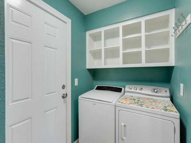 Building Photo - 2404 N Shields Dr