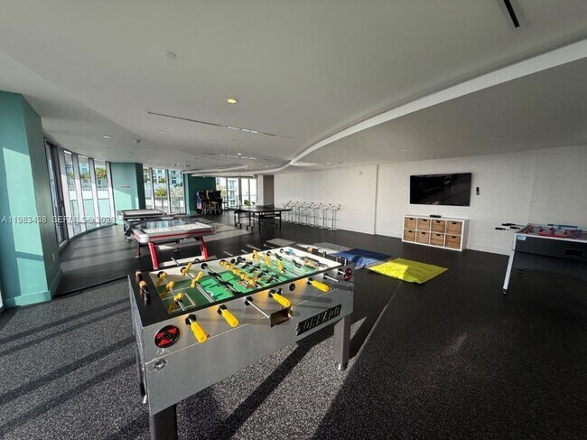 Building Photo - 488 NE 18th St