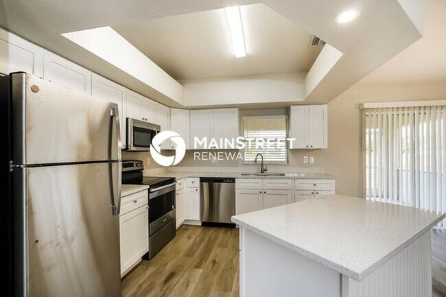 Building Photo - 3 Bedroom Pet-Friendly Home in cape coral, FL with Main Street Renewal