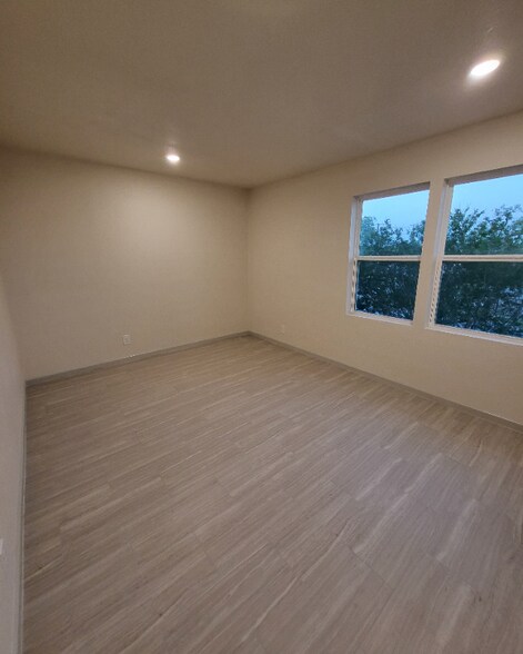 Building Photo - 647 Hammond Ave