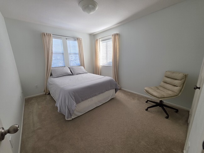 Building Photo - 165 Canyon Creek Way