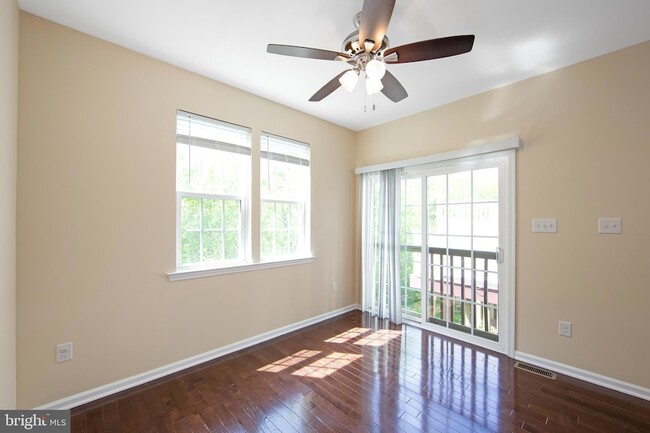 Building Photo - 421 Dogwood Dr