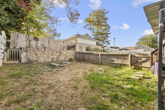 Building Photo - 39 Infield St