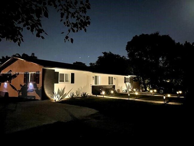 Building Photo - 1001 NE 110th St