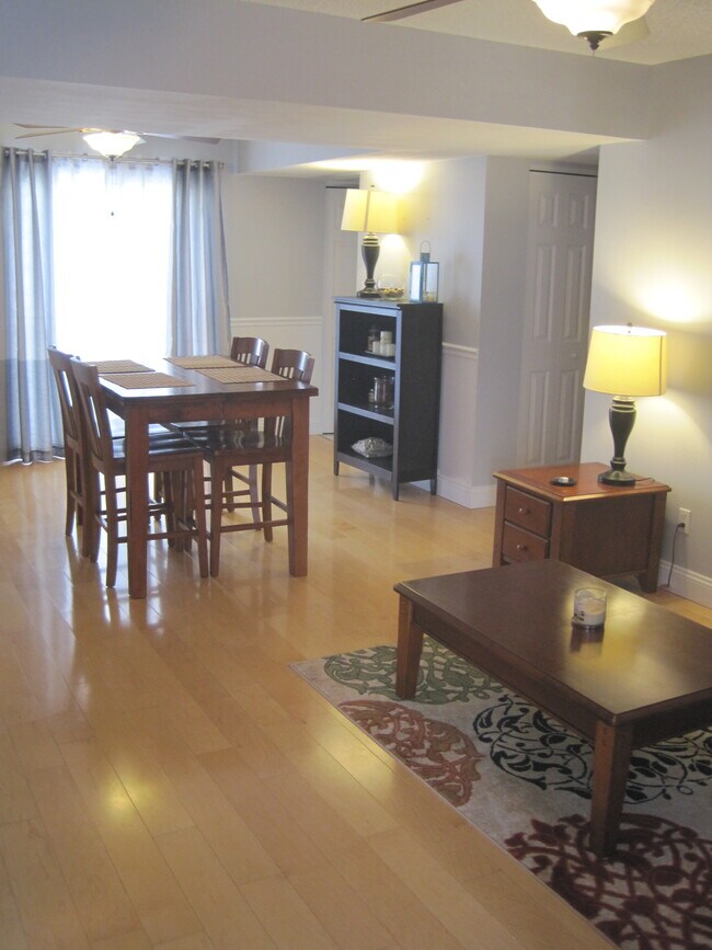 Dining room - 9073 W Swan Cir