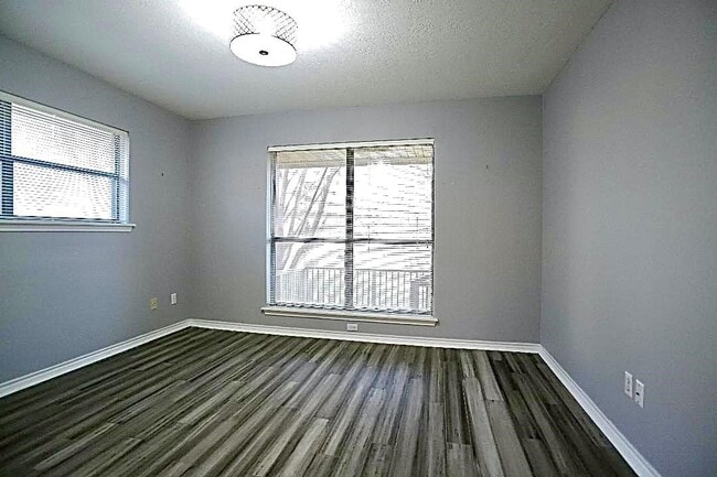 Building Photo - 16 Golf Vw Mnr