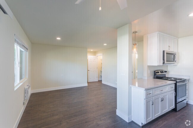 2 Bed/1 Bath - 250 S 1st St