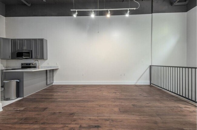 Building Photo - Modern Downtown Memphis Condo with Prime Location