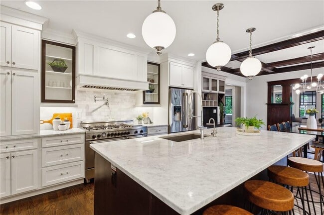 Building Photo - 843 Monroe Dr NE