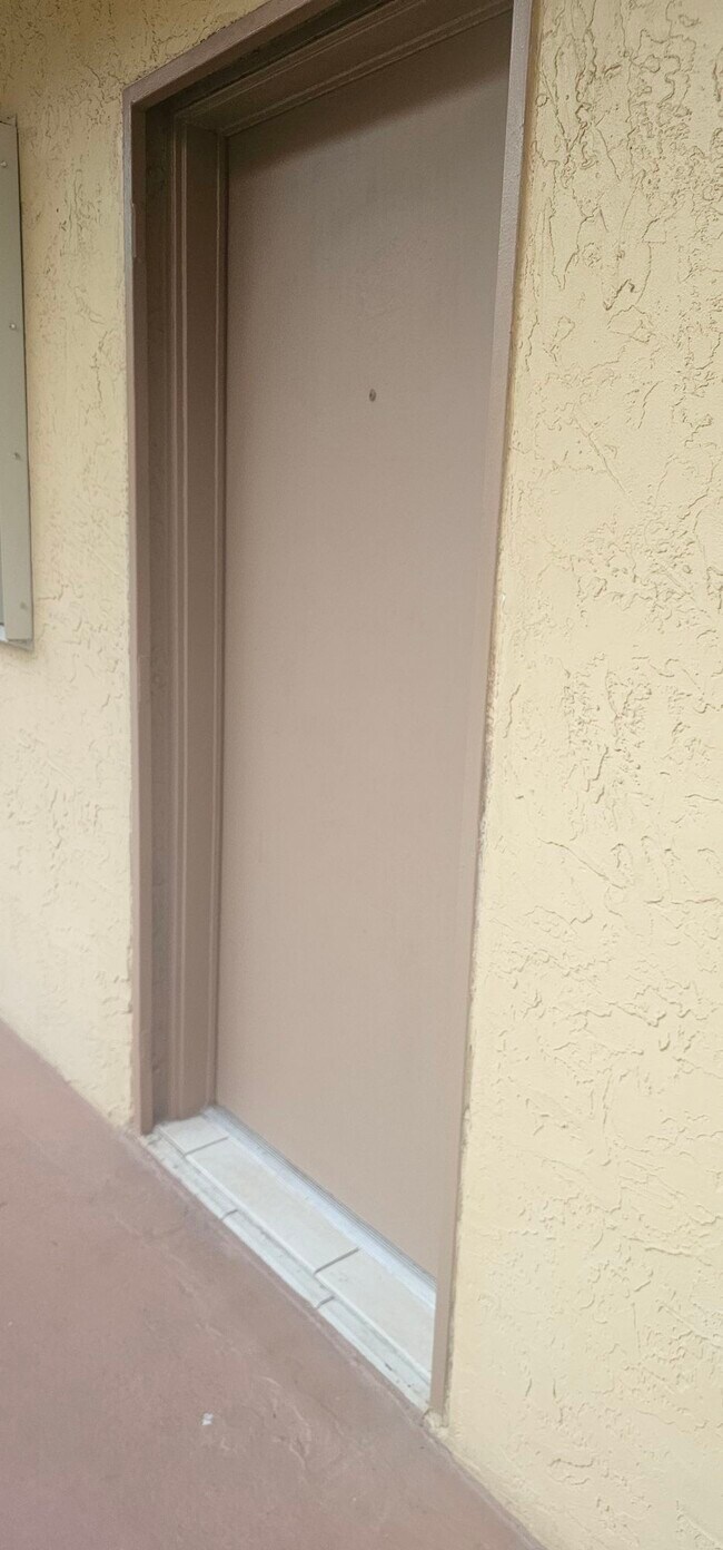 Front Door 1 of 2 - 1900 W 54th St