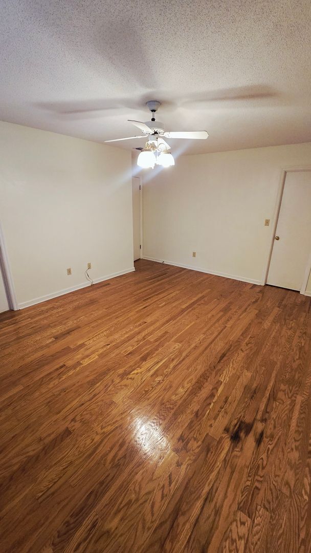 Building Photo - Beautiful Large home off of Mahan