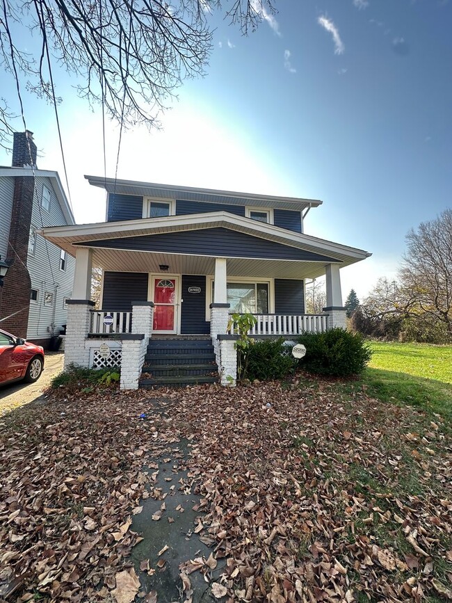 Primary Photo - Charming Colonial House with spacious rooms