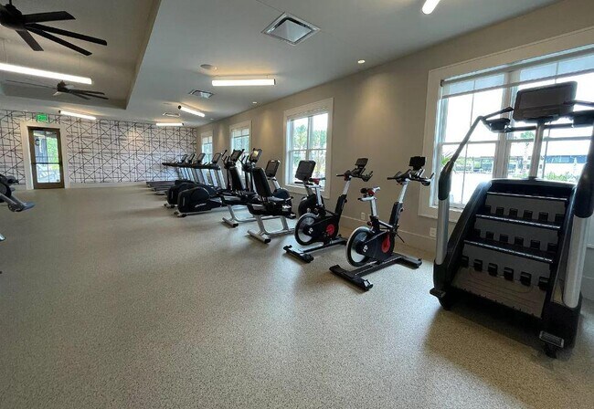 Building Photo - 607 Southview Ln