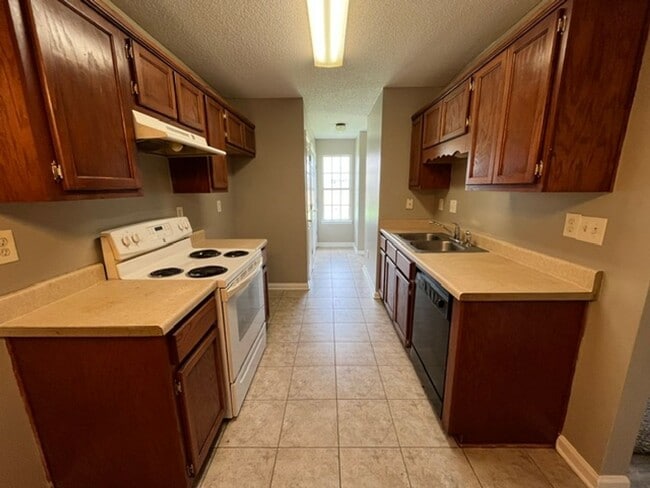 Building Photo - Renovated 3 Bedroom 3 Bath Townhome for Rent!