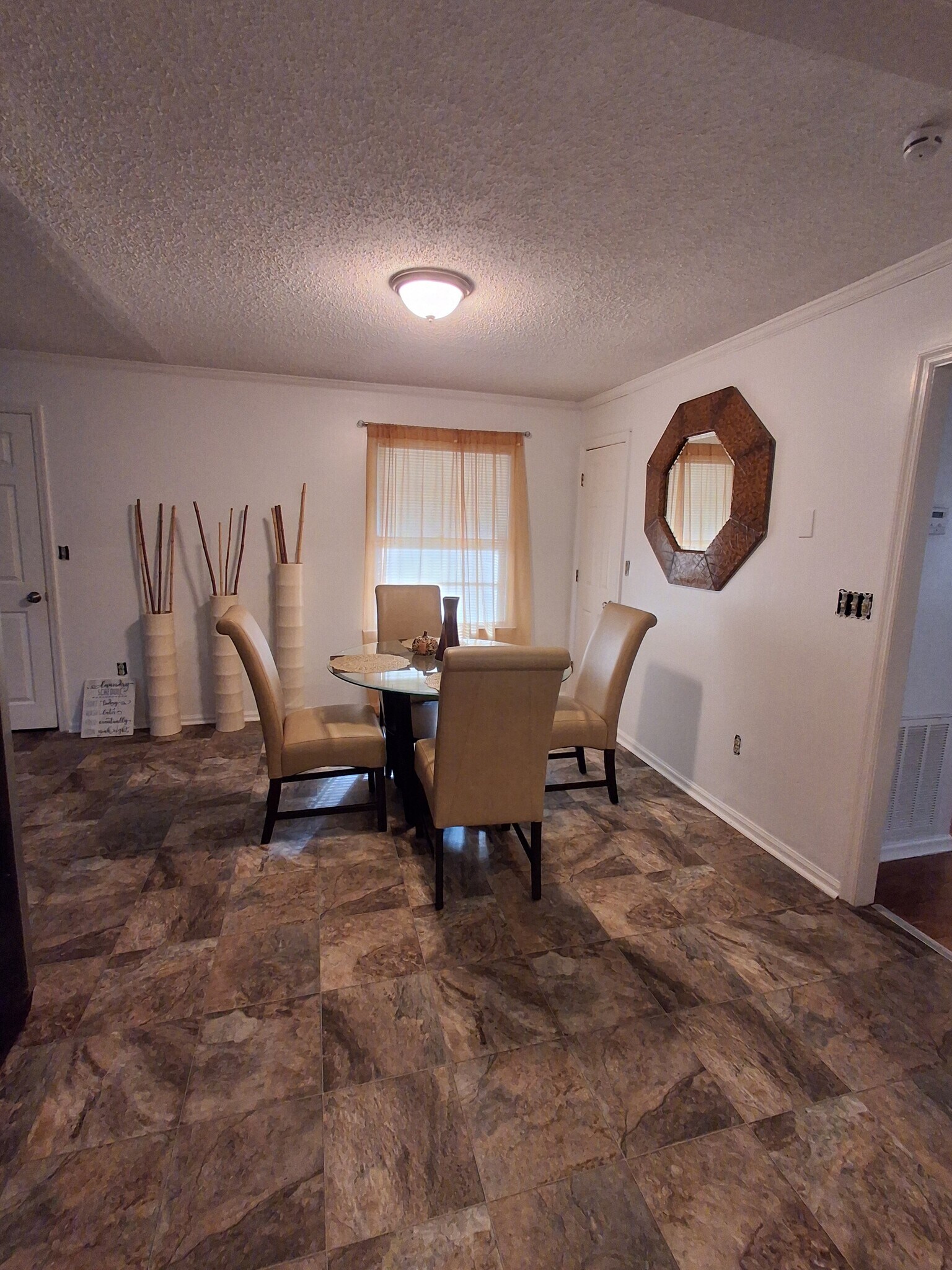 Dining room - 2557 Delano Dr