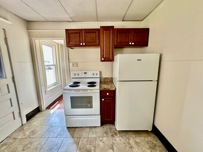 Building Photo - 1012 S Hall St