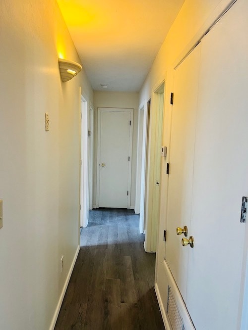 Building Photo - 826 E Waverly St