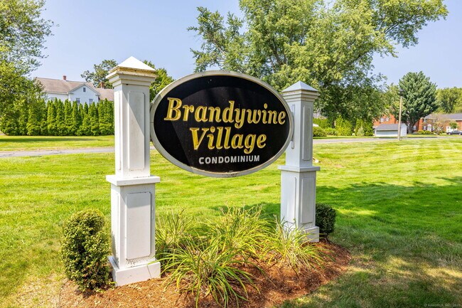 Building Photo - 11 Brandywine Ln