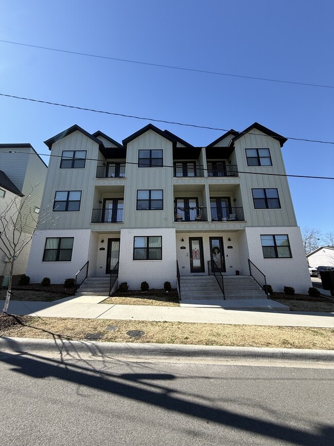 Building Photo - 619 Whitham Ave