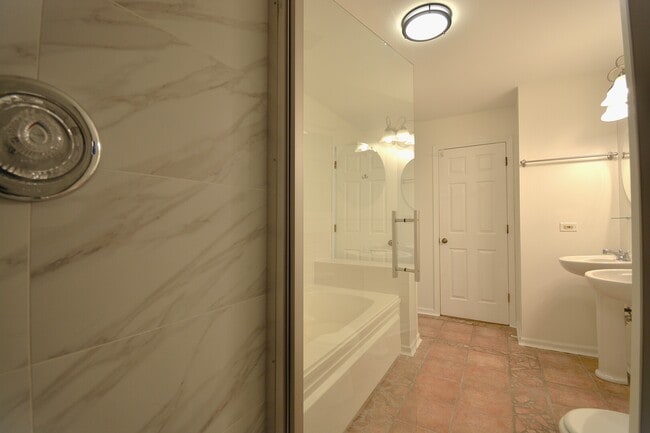 Building Photo - 1151 Longford Rd