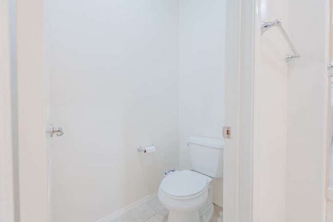 Building Photo - 16220 Retreat Ct