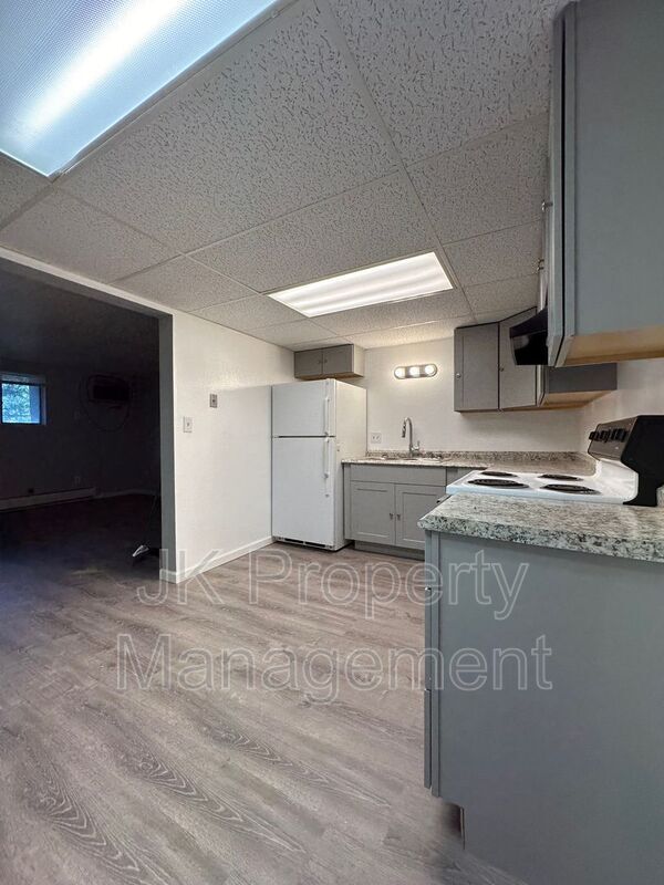 Building Photo - 1122 1st Ave SW