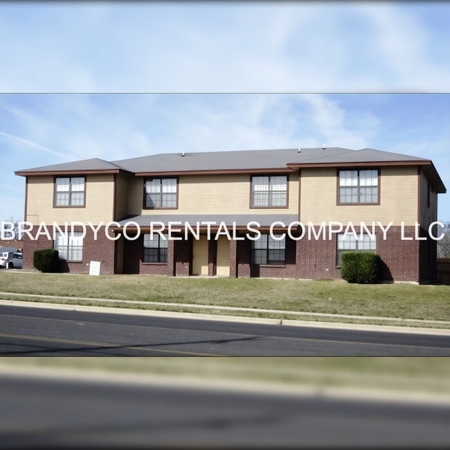 Primary Photo - 901 Clairidge Ave