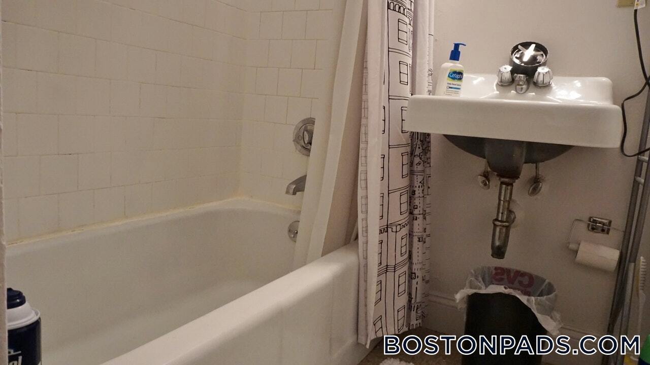 Building Photo - 248 Newbury St