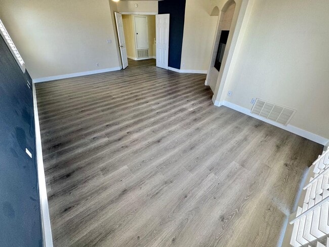 Building Photo - GORGEOUS 2 STORY SPACIOUS 4 BEDROOM HOUSE ...