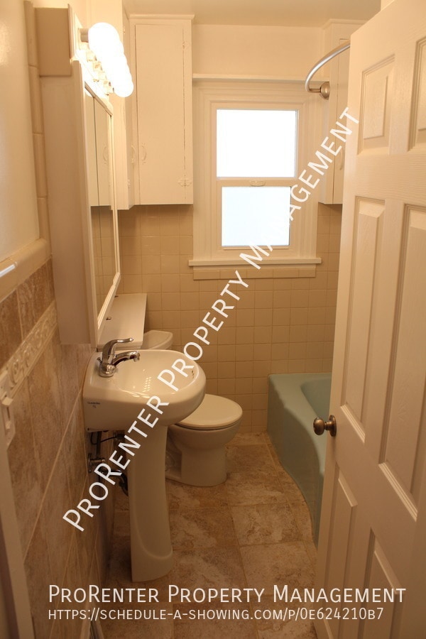 Building Photo - 747 E 22nd St