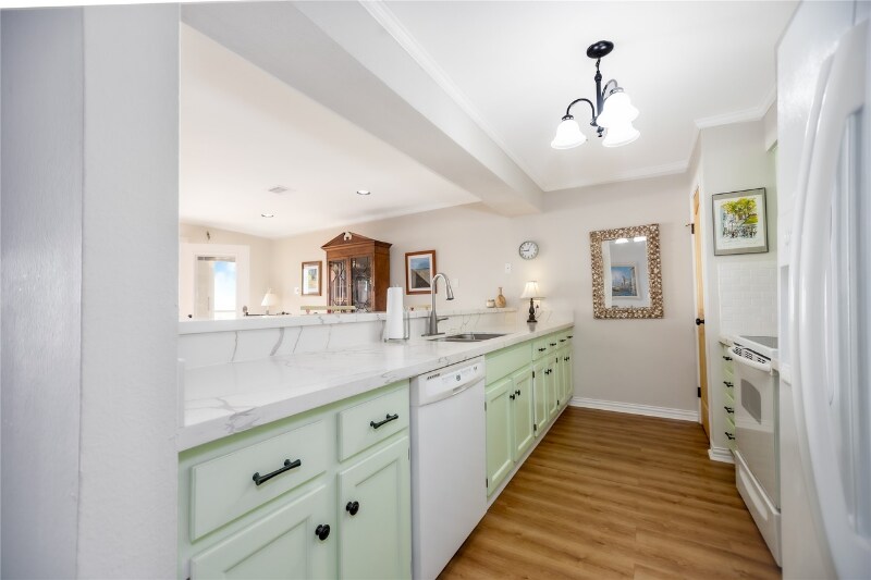 Building Photo - 8316 Seawall Blvd