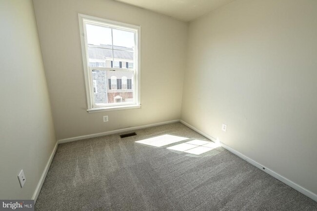 Building Photo - 105 Lantana Ln