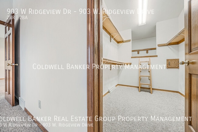 Building Photo - 903 W Ridgeview Dr