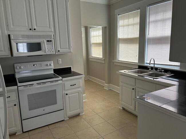 Building Photo - 1104 Belleview St