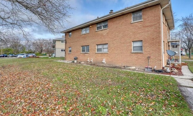 Building Photo - 7233 W Lakefield Dr