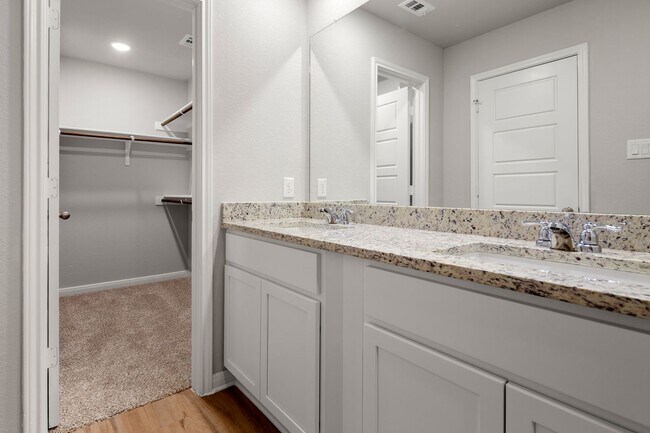 Building Photo - 4 Weeks Free!!! Like New in Abbott Run!!!