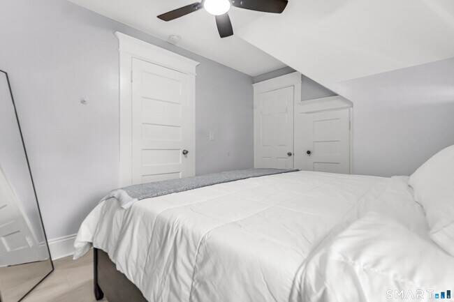 Building Photo - 277 Maplewood Ave