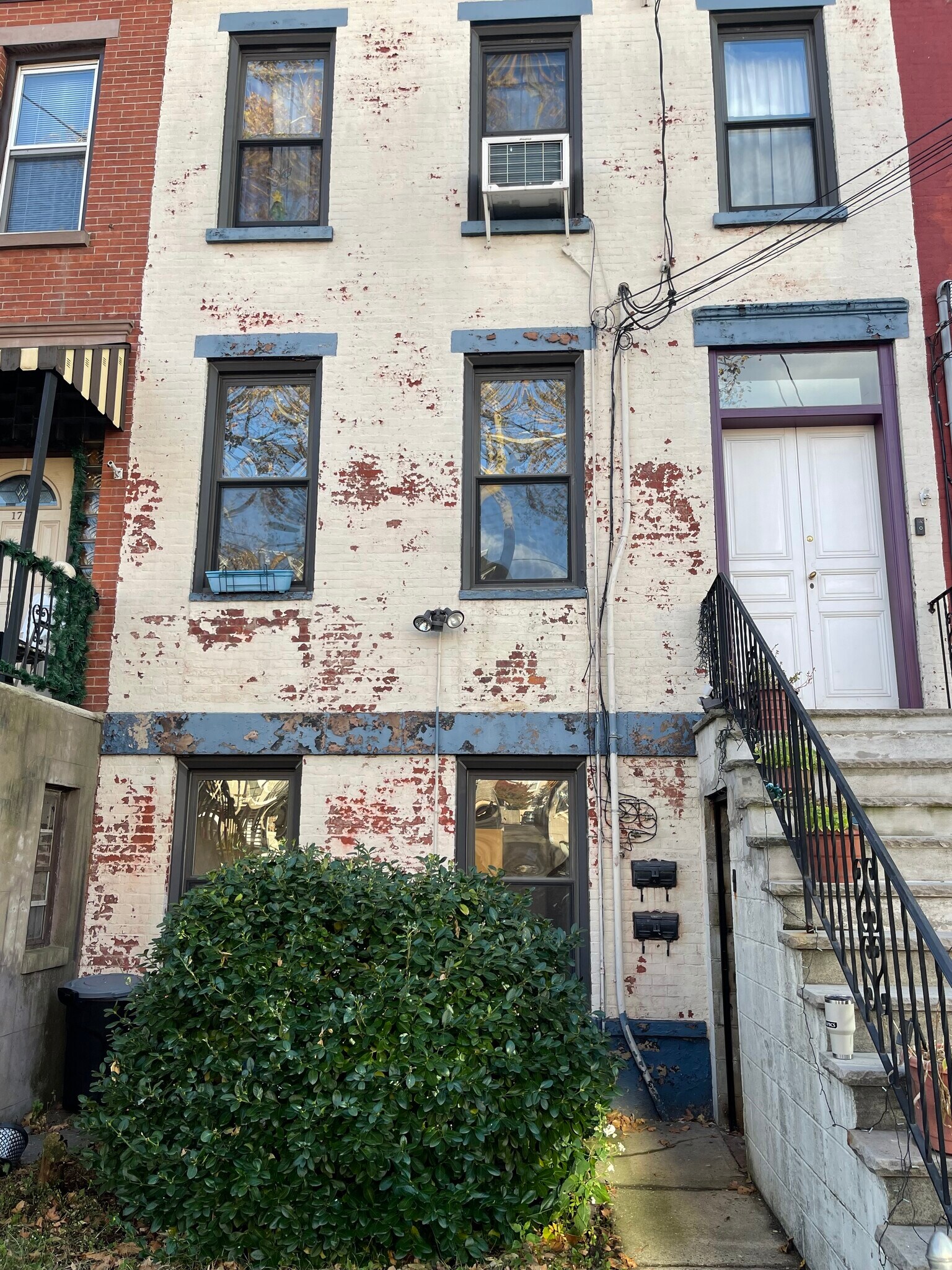 Building Photo - 19 Henry St